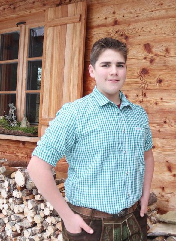 junger Mann in Tracht 